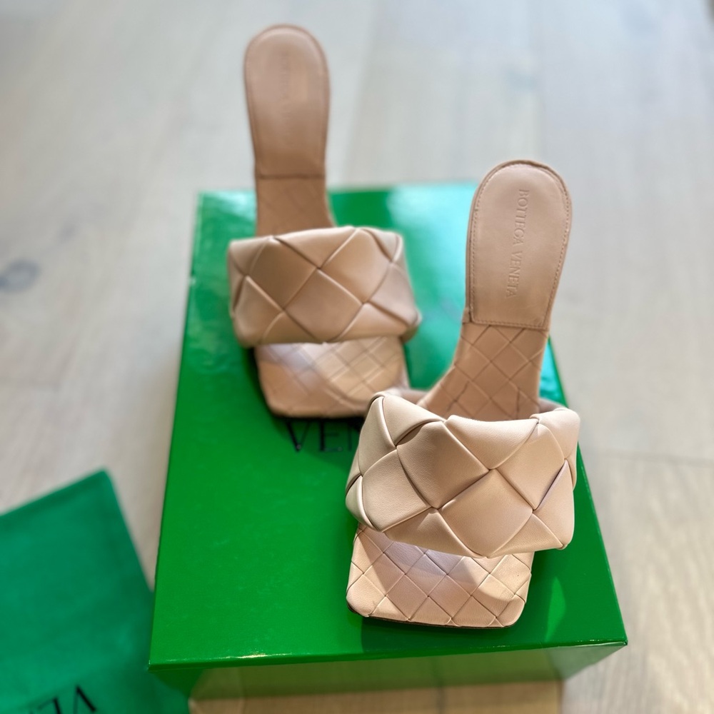 BOTTEGA VENETA Lido Sandal Size 37.5